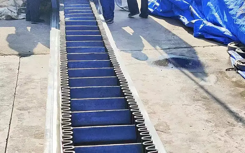 大(dà)傾角擋邊帶供貨商