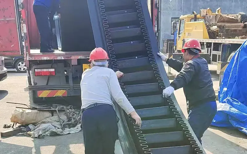 大(dà)傾角擋邊帶供貨商